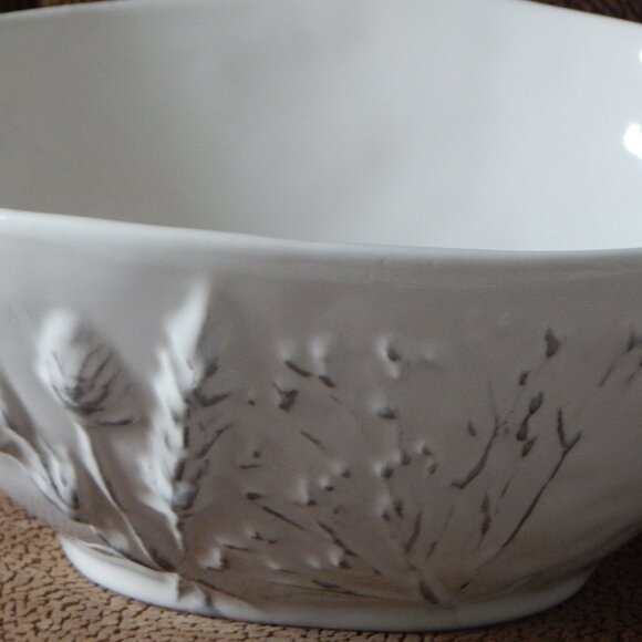 NOCAL LDA Portugal Large Pasta Veggies Serving Bowl 10.5” Embossed Rosemary NWT - Picture 4 of 6